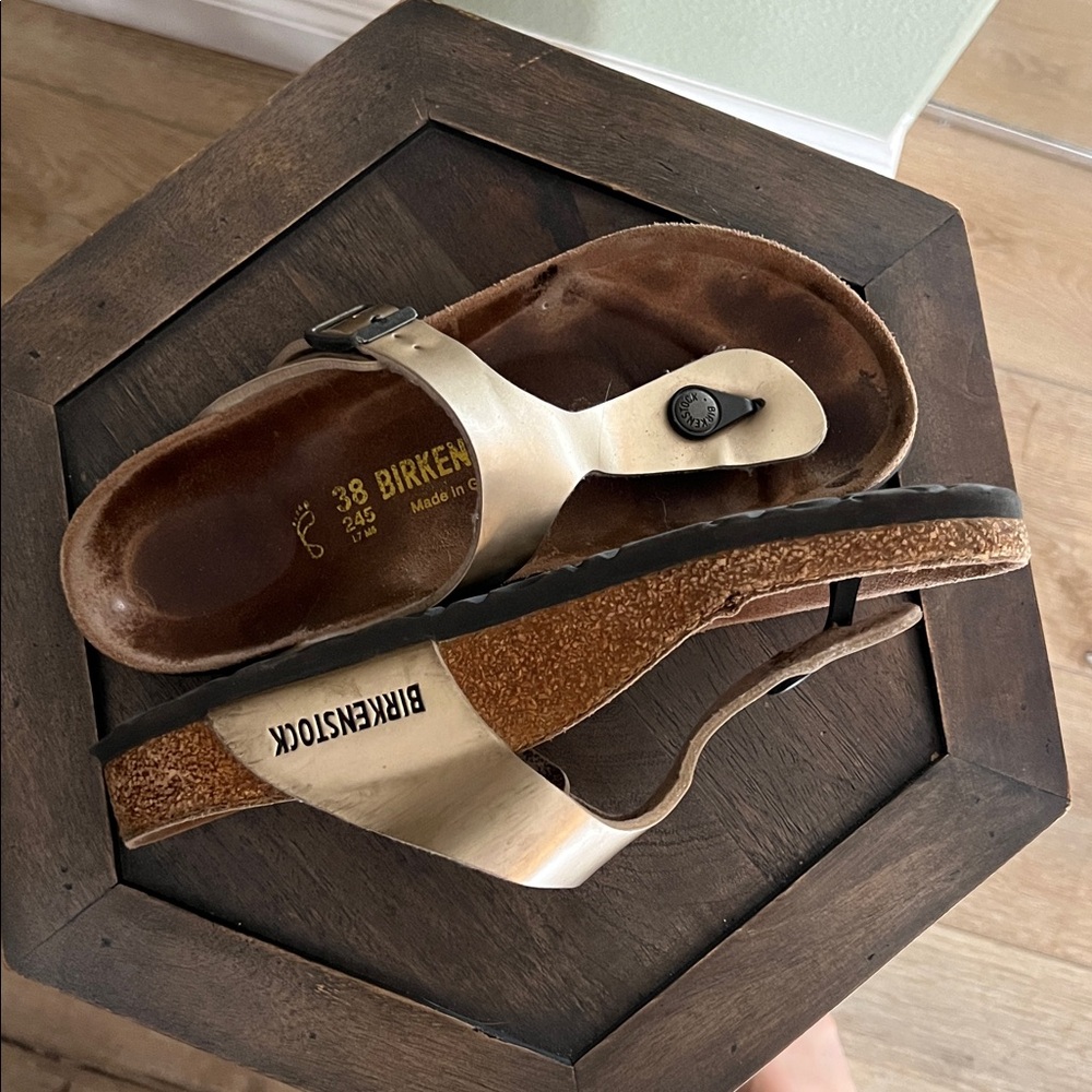 ๐ 1 hour sale. Birkenstock, size 38 EU (7.5 US) Gold Shimmer and Tan sandals - Picture 7 of 9